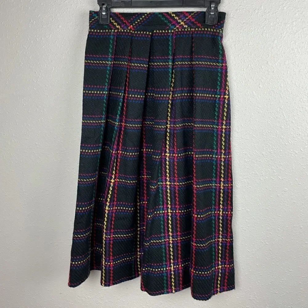 Vintage City Girl by Nancy Bolen Skirt